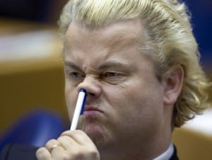 geert-wilders-passing-time-during-boring-meeting geert-wilders-passing-time-during-boring-meeting